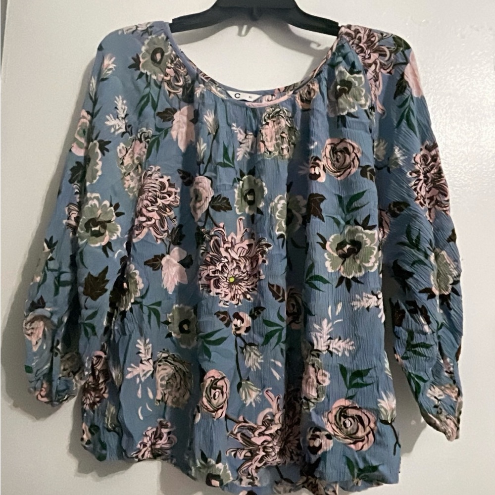 European Floral blouse top like new. Size XL